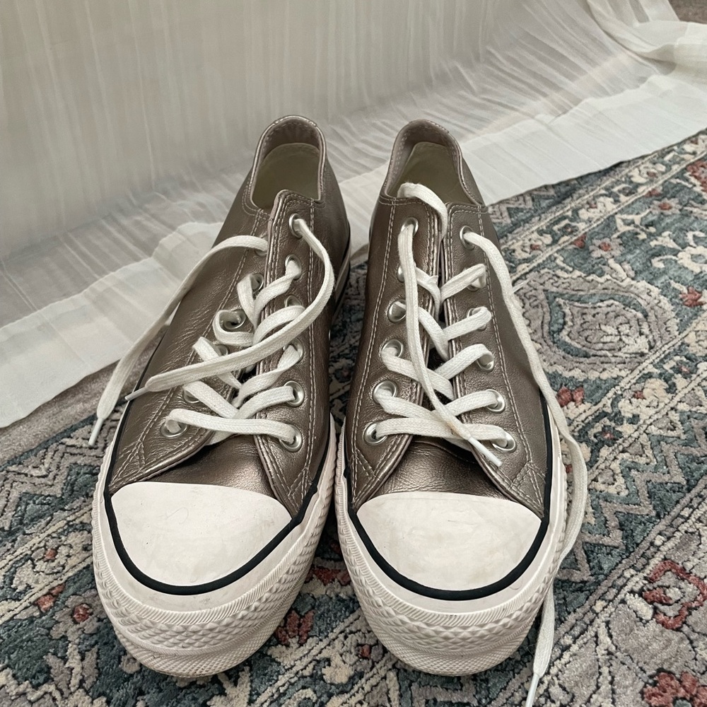 Women’s platform converse metallic size 7.5